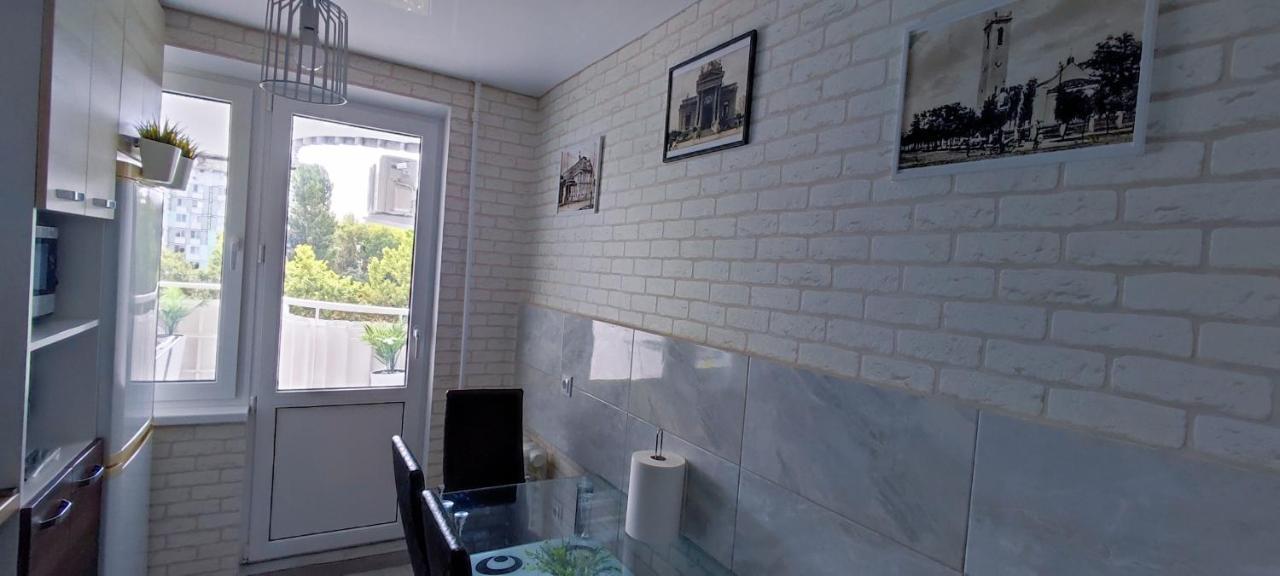 Large Apartment Near The Airport And City Center Chisinau Luaran gambar