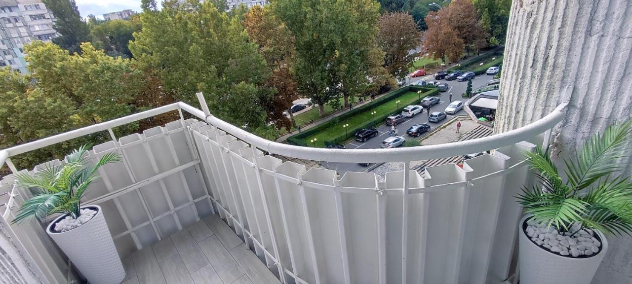 Large Apartment Near The Airport And City Center Chisinau Luaran gambar